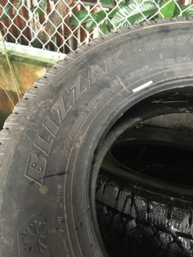 2tトラック　ブリザック　205/85R/16 117/115L LT スタッドレス