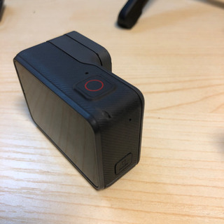 ゴープロ5 GoPro と付属品１つ　の画像