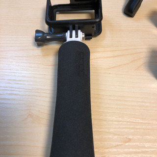 ゴープロ5 GoPro と付属品１つ　の画像