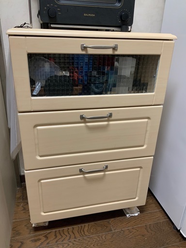 美品！キャビネット三段 お譲りします