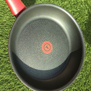 【ほぼ新品・おまけ付】ティファール フライパン 28cm IH対応 取っ手付　おまけ：ティファールおたまの画像