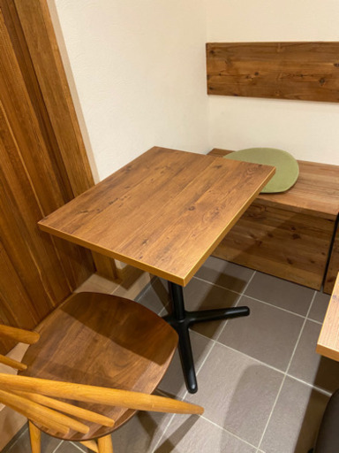 カフェテーブル　一脚22000円