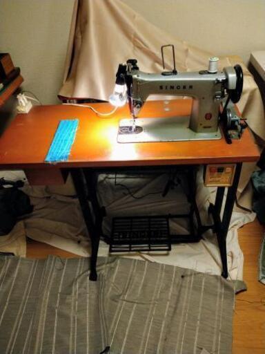 SINGER職業用ミシン　１８８Ｕ