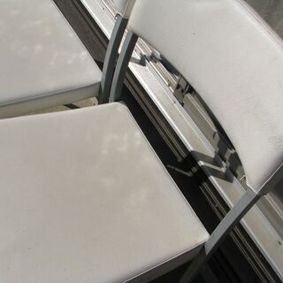 ダイニングチェア・ホワイト2客・差し上げます！の画像