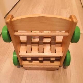 木製手押し車の画像