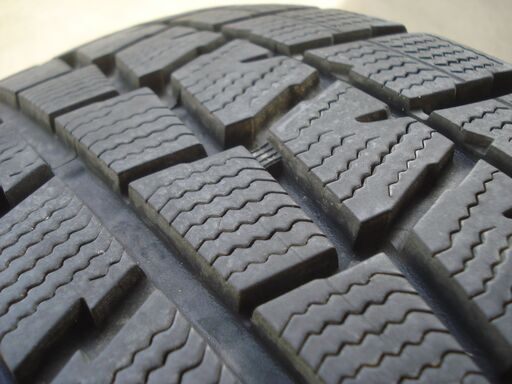ダンロップスタッドレス215/60Ｒ16アルミ中古　4本セット