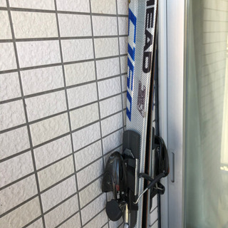 スキーとストックの画像