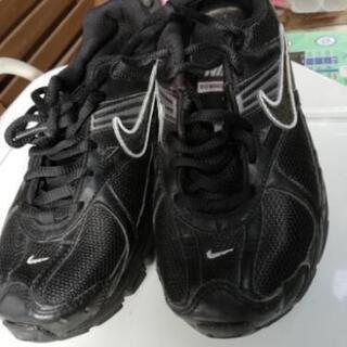 中古品女性用スニーカーの画像