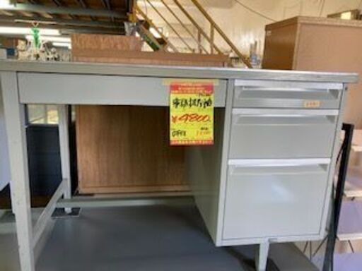 ID:G942881　事務机・片袖（カギ付）