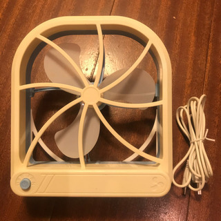 コンパクト卓上扇風機の画像