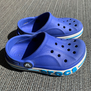男の子　クロックス