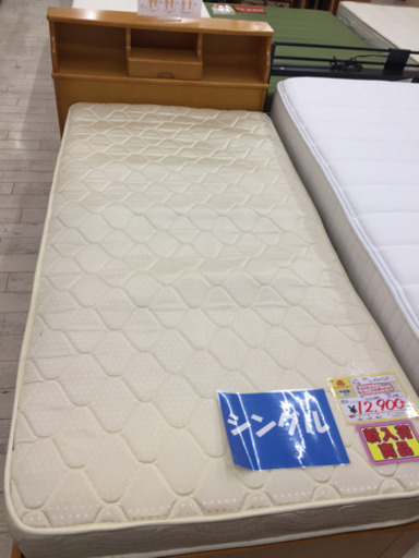 10/29  シングルベッド  ちょっとした、引き出し本棚付き