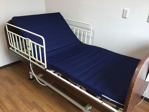 コミコミ格安販売！　介護ベッド 《電動3モーター：保証期間付》　商品入替えによる中古販売
