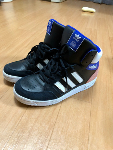 adidas★ハイカットスニーカー23.5㎝
