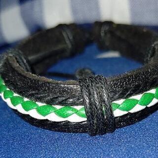 ネックレスとブレスレット。の画像