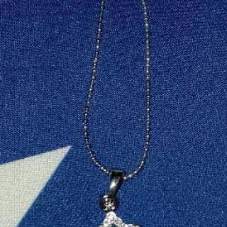 イチゴとチェリーのネックレスと★のネックレス。の画像