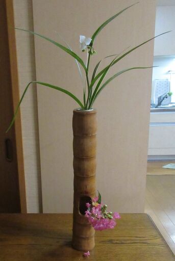 売れ筋！掛置兼用【竹花入れ】単品：1500円★宿泊施設や店舗のレイアウトグッズに最適　★茶器/茶道具/華道具