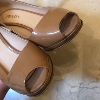 PRADA パンプスの画像