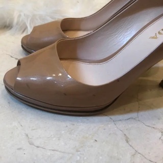 PRADA パンプスの画像