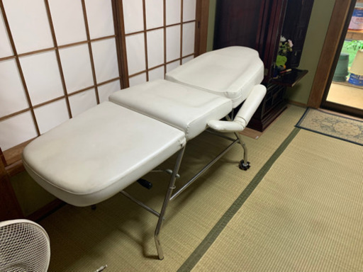 エステ、整体　ベッド