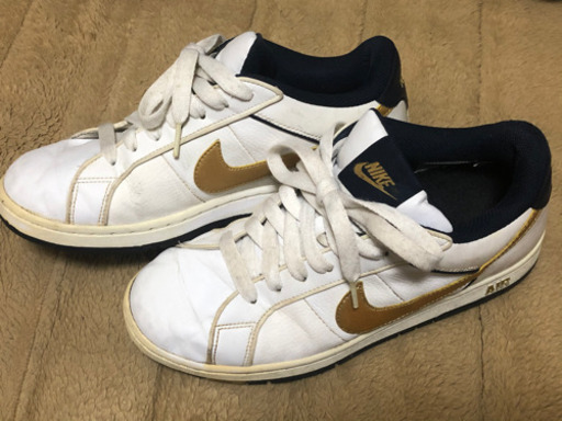 NIKE スニーカー　ホワイト／ゴールド　25.5㎝