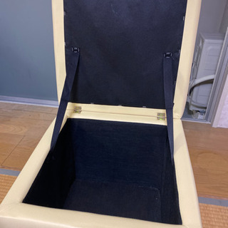 収納付き椅子の画像