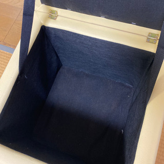 収納付き椅子の画像