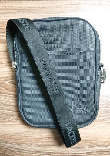ラコステ LACOSTE スクエアショルダーバッグ