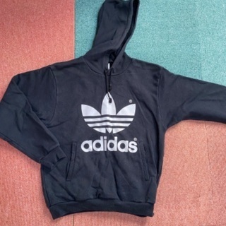 アディダス　パーカー付きトレーナー