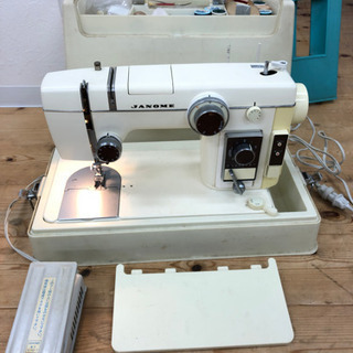 10-626 ジャノメ　ミシン　モデル805 ケース入り