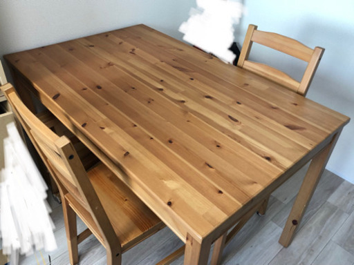IKEAの4人掛けダイニングテーブル