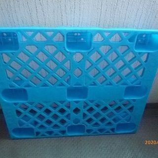 パラスチック製パレット　無償でお譲り致します。