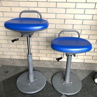 商談中。内田洋行　スタンドワークチェア　作業イス