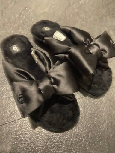 UGG ファーサンダル　リボン