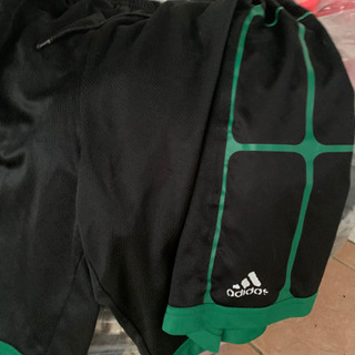 アディダススポーツパンツと他女性用アパレルの画像
