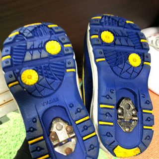 アンパンマンのスパイク付きブーツの画像