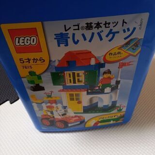 レゴ　青いバケツ　セット以外も。ふたがしまらないくらい入ってます。の画像