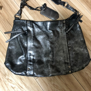 イネド　ショルダーバッグ　シルバー