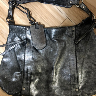 イネド　ショルダーバッグ　シルバーの画像