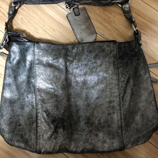 イネド　ショルダーバッグ　シルバーの画像