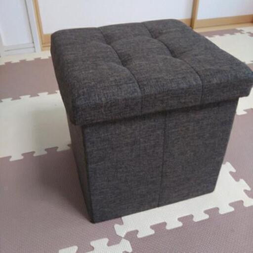 人気 未使用品に近い美品  スツール  いす  ２個あります。畳めます。