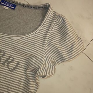 BURBERRY パフ袖の画像