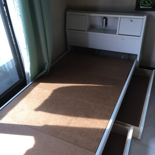 シングルベッドフレーム差し上げます。