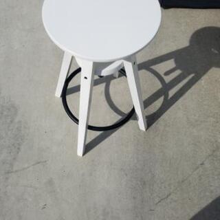 IKEA BENGTRIK 白 スツール 50×50×63〜74cm の画像