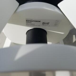 IKEA BENGTRIK 白 スツール 50×50×63〜74cm の画像