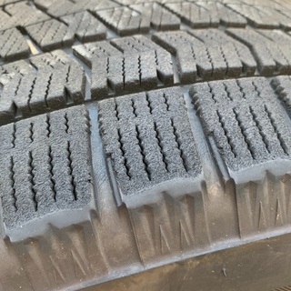 ☆冬タイヤ　215 60 17 ４本セット ☆の画像