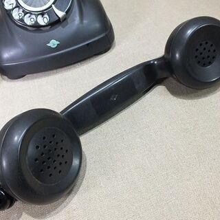 【苫小牧バナナ】現状品 電電公社 黒電話 4号 A電話機　ブルーエンブレム 昭和レトロ ダイヤル式 マッドな仕上がり 動作未確認♪ の画像