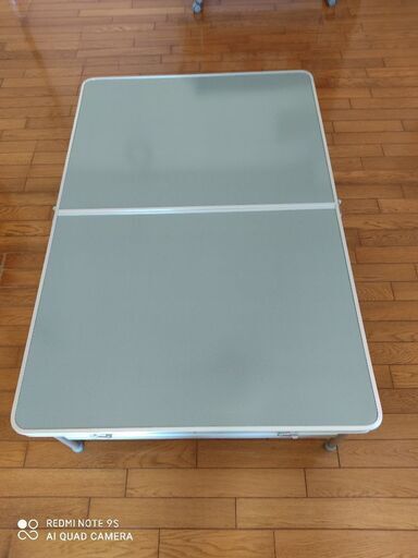 キャンプ用テーブル（室内使用）