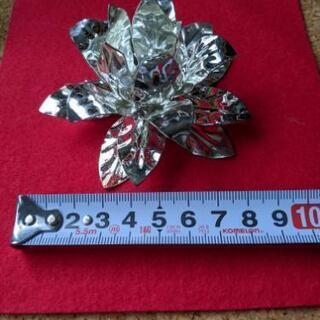 キャンドル立てとボトル飾りの画像