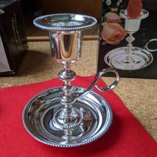 キャンドル立てとボトル飾りの画像